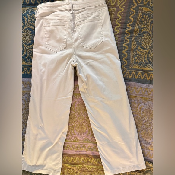 NYDJ Teresa Wide Leg Pants- Size 2 - Color is Feather - Excellent Condition - Picture 5 of 10